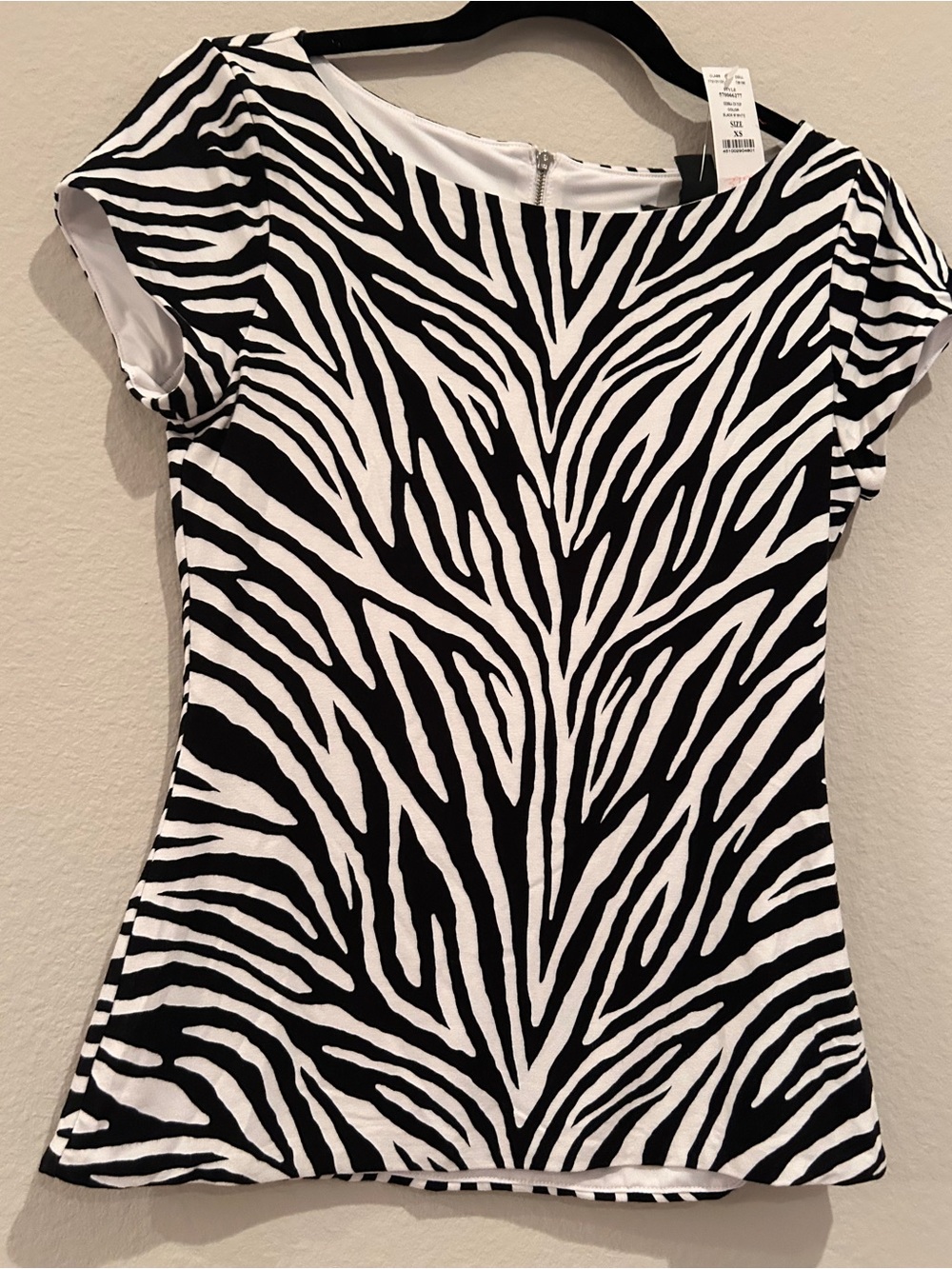 White House Black Market Top (NWT)